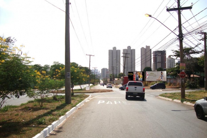 PARQUE CASCAVEL - SENTIDO SHOPING BURITI - AV. GUARAPARI - ESQUINA CAV. GUARUJÁ - FACULDADE ESUPFG, JARDIM ATRÂNTICO, Posição BC, Número 1523