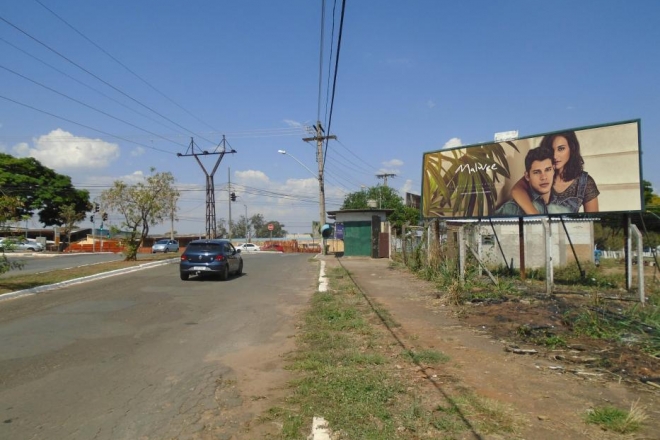 AV. JOÃO LEITE C. AV. MEIA PONTE - ST. STª GENOVEVA, SETOR SANTA GENOVEVA, Posição CB, Número 490