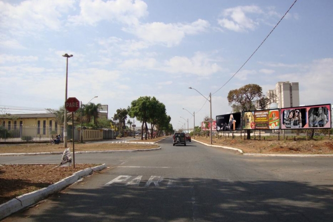  PARÓQUIA NOSSA SRª DA BOA ESPERANÇA - PANIFICADORA DONNA - ENTRADA COND. PRIVÊ ATLÂNTICO - AV. IPAN, CONDOMÍNIOS HORIZONTAIS, Posição CB, Número 725